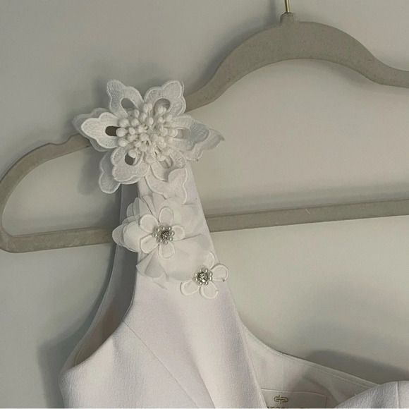 Dress the Population one shoulder floral appliqué Dress white 18470 - Picture 3 of 14